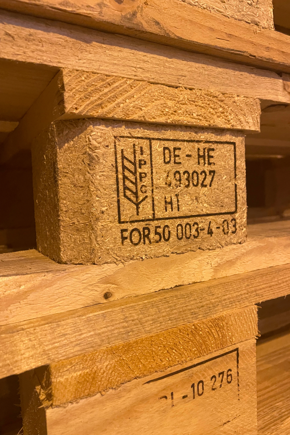 ISPM 15 Heat treated wooden pallets are available.
